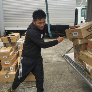 段ボール、小さな荷物だけでも有難く！ヤード等に御運び致します。