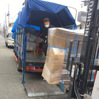 100キロ越えのお荷物もスイスイトラックに積みます！
