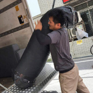 どんな重い荷物、出しにくい荷物も当店にお任せください。